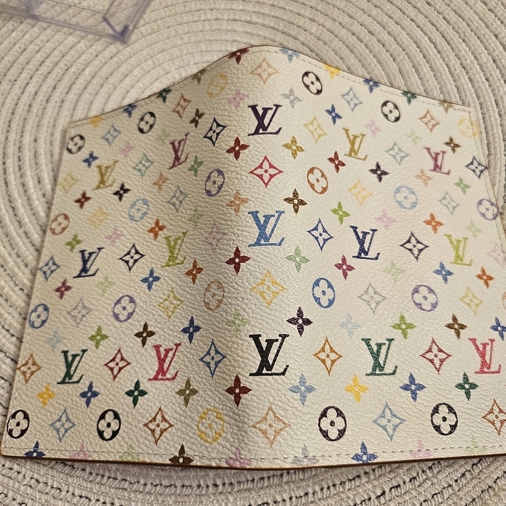 Louis Vuitton x Takashi Murakami Multicolor Passport Cover 🎨✨ - Picture 8 of 9